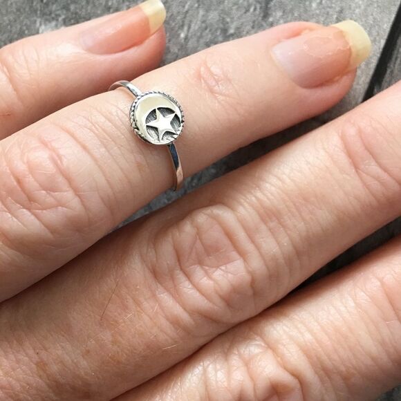 Sterling Silver Moon and Star Toe Ring Midi Ring - Picture 1 of 6